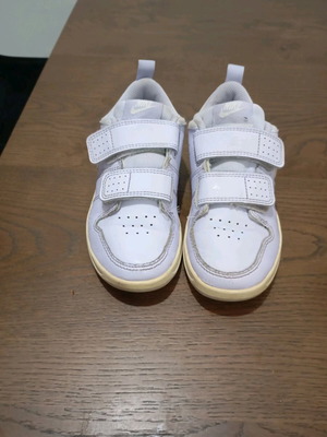 Αθλητικά παπούτσια Nike μεταχειρισμένα, λιλά χρώμα, μέγεθος 29