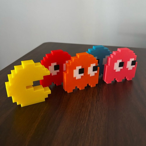 Pac Man decorative set like new, 7x7 cm
