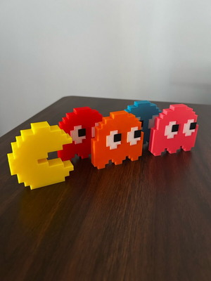 Pac Man decorative set like new, 7x7 cm