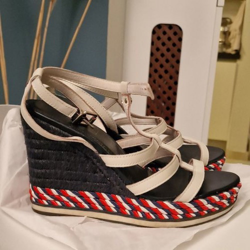 Tommy Hilfiger wedge sandals like new, white leather