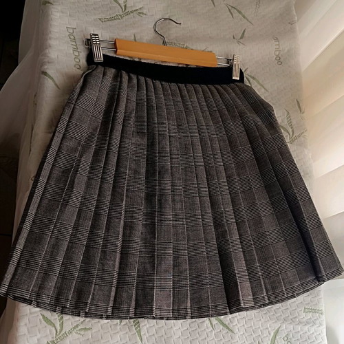 Chic gray plaid pleated skirt like new, size S