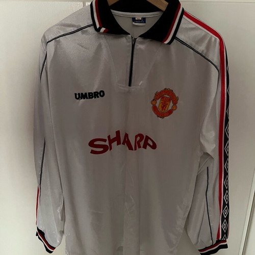 Manchester United Long Sleeve Umbro used with broken zipper