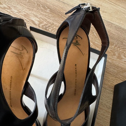 Giuseppe Zanotti high heel sandal new, size 40, black