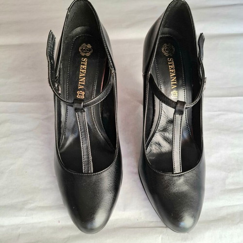 Stefania black Mary Jane pumps size 41 like new
