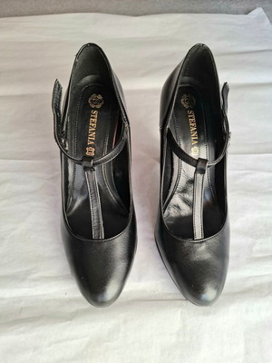 Stefania black Mary Jane pumps size 41 like new