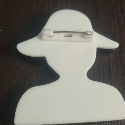 Brooch "Lady with Hat" Art Deco vintage style