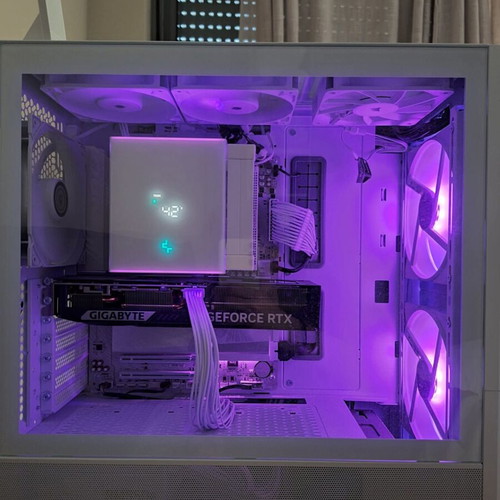 Gaming PC RTX 5070 12GB Ryzen 7 9800X3D 32GB DDR5 1TB NVMe White RGB Build like new