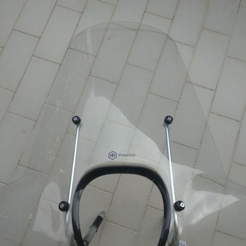 Piaggio Medley Tall Windscreen like new without metal bases