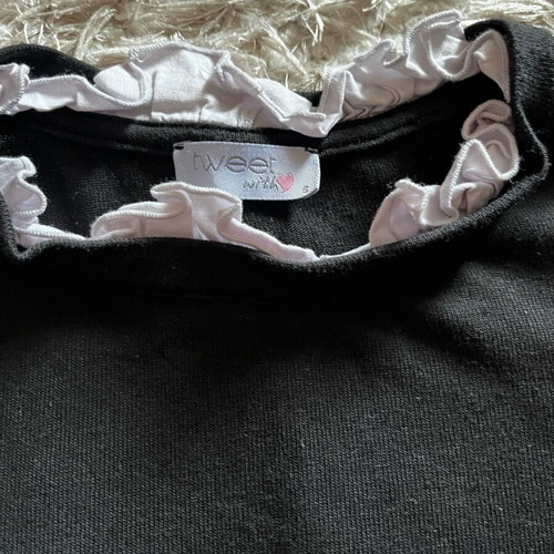 Thin pullover Small like new, black and white