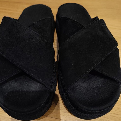 Ugg sandals size 39, like new, black