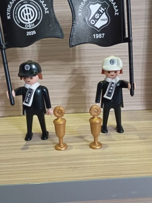 Playmobil OFI fan figures like new with trophies