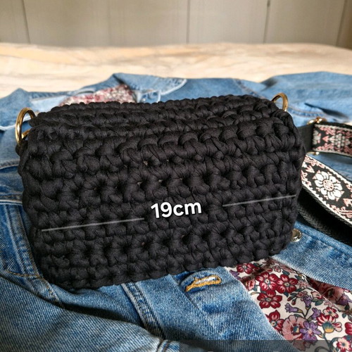 Knitted crossbody bag new, black with gold clasp