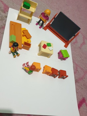 Playmobil school used, missing pieces