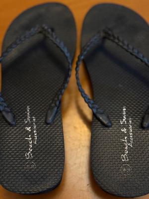 Beach & Sun women's black braided sandals like new, size 39