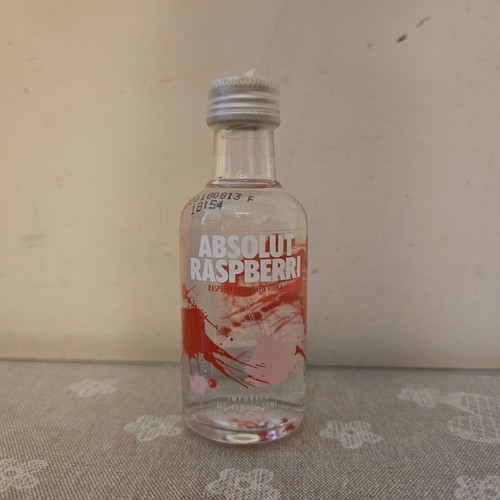 Absolut vodka miniatures new, 4 different, 4 x 50ml