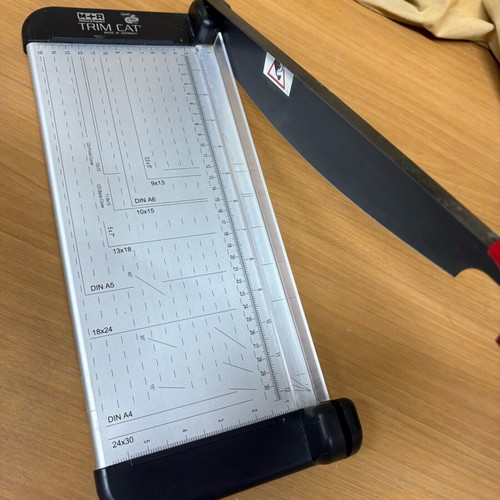 M+R paper trimmer guillotine set like new