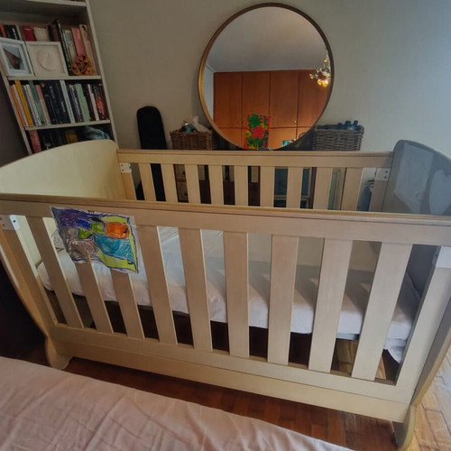 Nek Baby crib-bed with Greco Strom mattress and chest of drawers