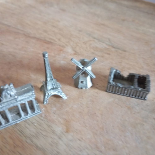 Mini Figures from Different Symbols of 4 Countries, Like New