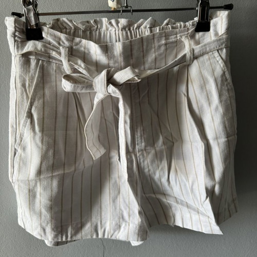 Summer shorts like new, white and beige