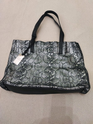 Coccinelle V. Live bag shoulder bag like new, black and silver
