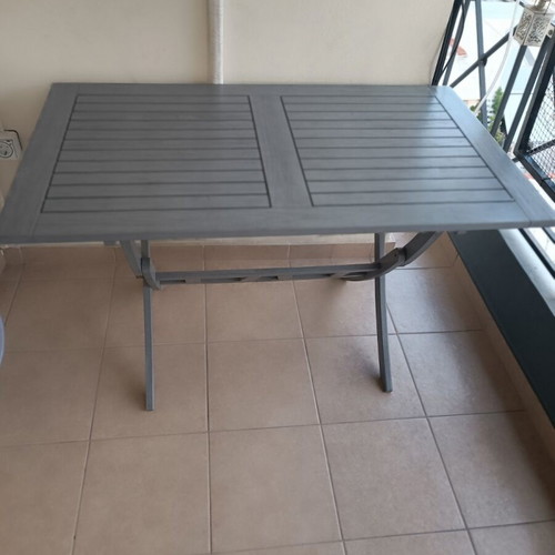 Garden table with 4 chairs and cushions like new