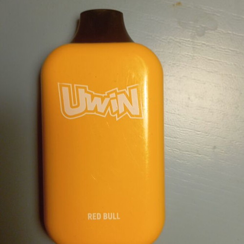 Uwin vape 68k with Redbull flavor and liquid battery display