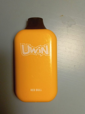 Uwin vape 68k with Redbull flavor and liquid battery display