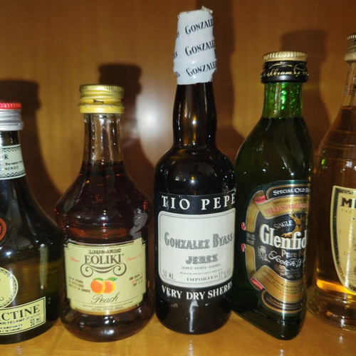Vintage miniature bottles collection of 19 sealed pieces pre-1993