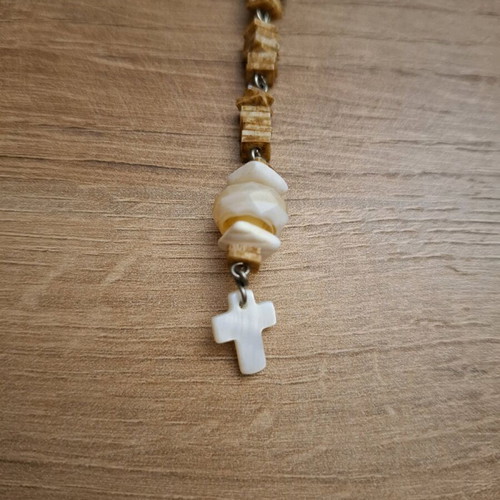 Pendant ending in a cross. Final price 3€!