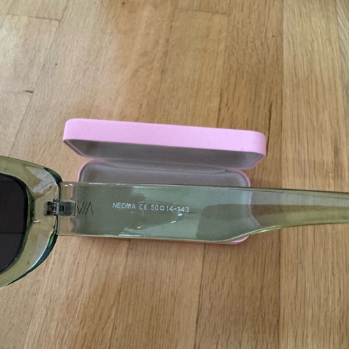 AV Sunglasses Neoma green sunglasses new, rectangular frames