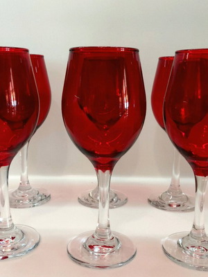 Glass wine glasses like new, pack of 6, purple color