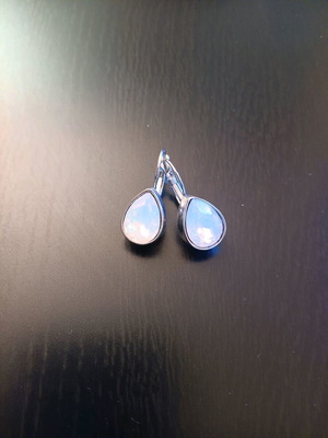 Earrings stainless steel and opaline like new, white