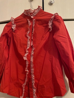 Women's shirt size S like new, red with unique design