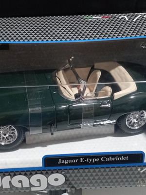 Burago Jaguar E-Type Cabriolet 1:18 scale new