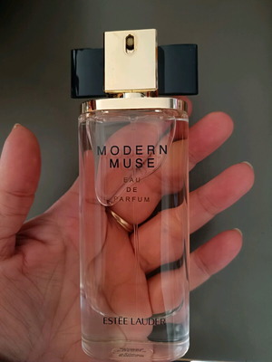 Modern Muse Estée Lauder perfume 50ml like new, eau de parfum