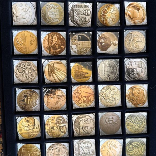 Suitcases for 2€ Coin Collection new