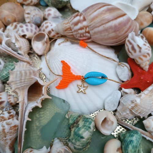 Bracelet with shell and mermaid tail in fluoro orange