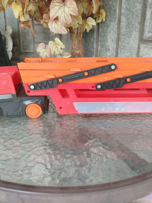 Mattel Hot Wheels Truck Garage 6 Levels like new