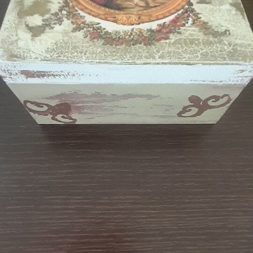 Jewelry box wood with decoupage technique like new