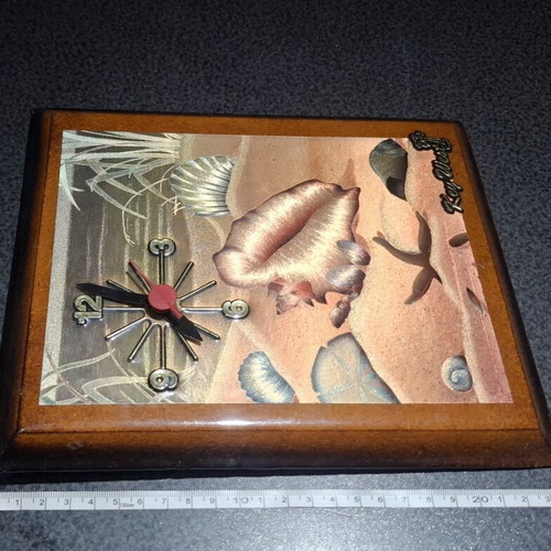 Key West Wooden Wall Clock 1992 like new, analog