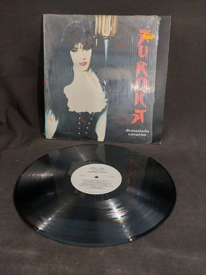 Aurora Demasiado Corazon vinyl used, Latin