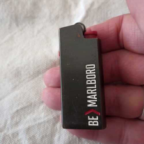 Marlboro small lighter case metal like new