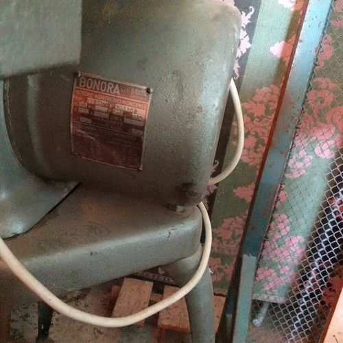 Electric wood cutting bandsaw used