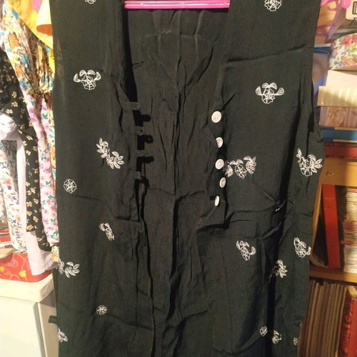 Sleeveless shirt size Large like new