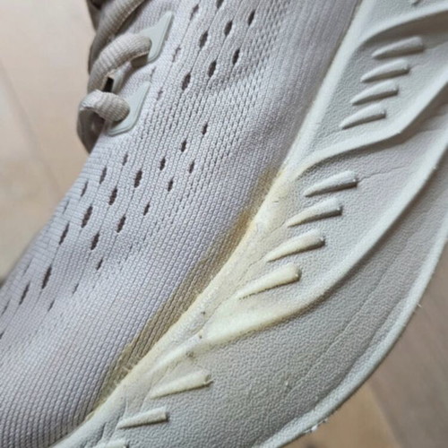 Brooks Athletic Shoes like new, size 42, beige