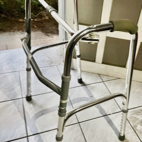 Folding Walking Frame new, foldable and collapsible