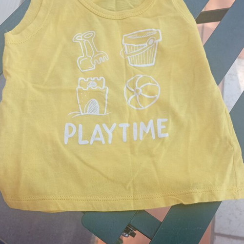 Baby shirt Benetton like new, size 9 to 12 months
