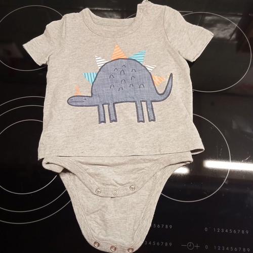 Baby Gap bodysuit - shirt 6/12 months like new
