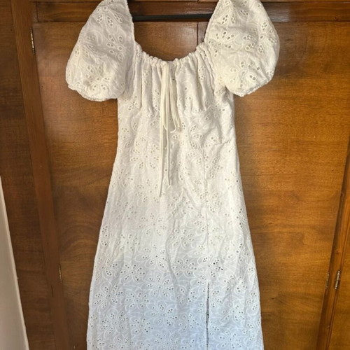 White guipure dress like new, comfortable romantic