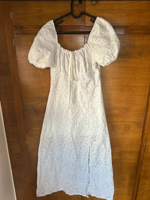 White guipure dress like new, comfortable romantic